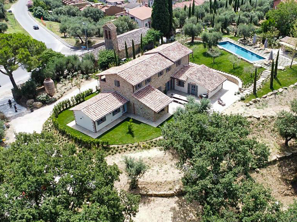 Vista dall'alto dell'agriturismo a Monte Del Lago