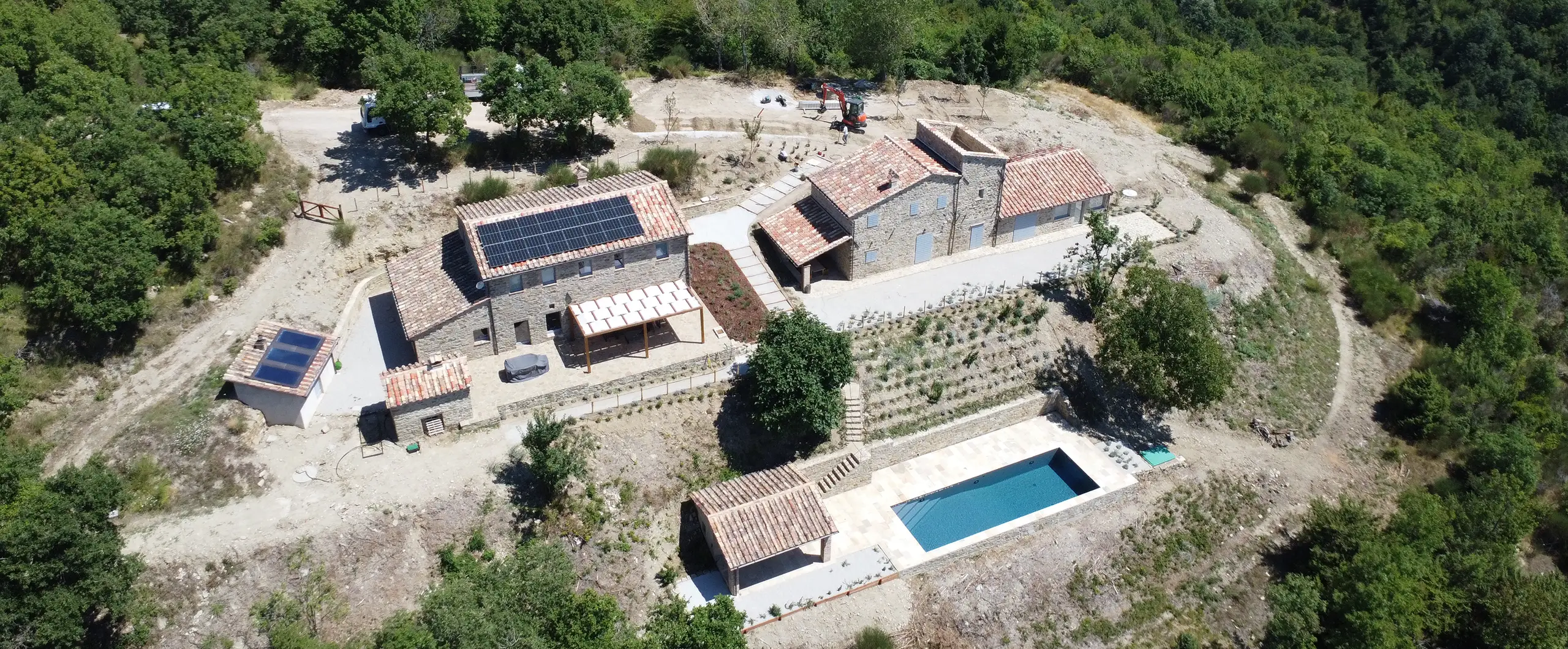 realizzazione piscina e parco privato